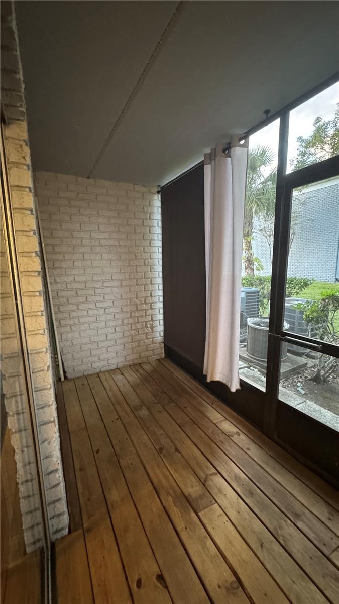 Image 21 of 22 For 205 Lewfield Circle 205