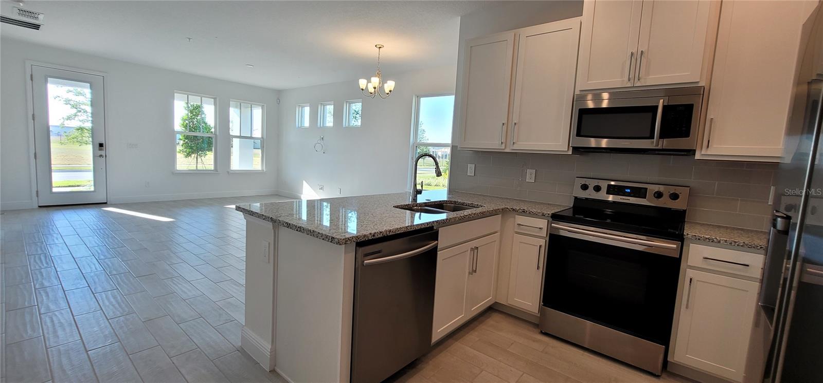 Image 9 of 24 For 14253 Kellog Avenue