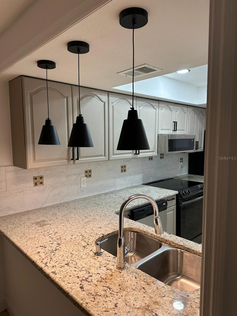 Image 7 of 20 For 1453 Candlewyck Drive