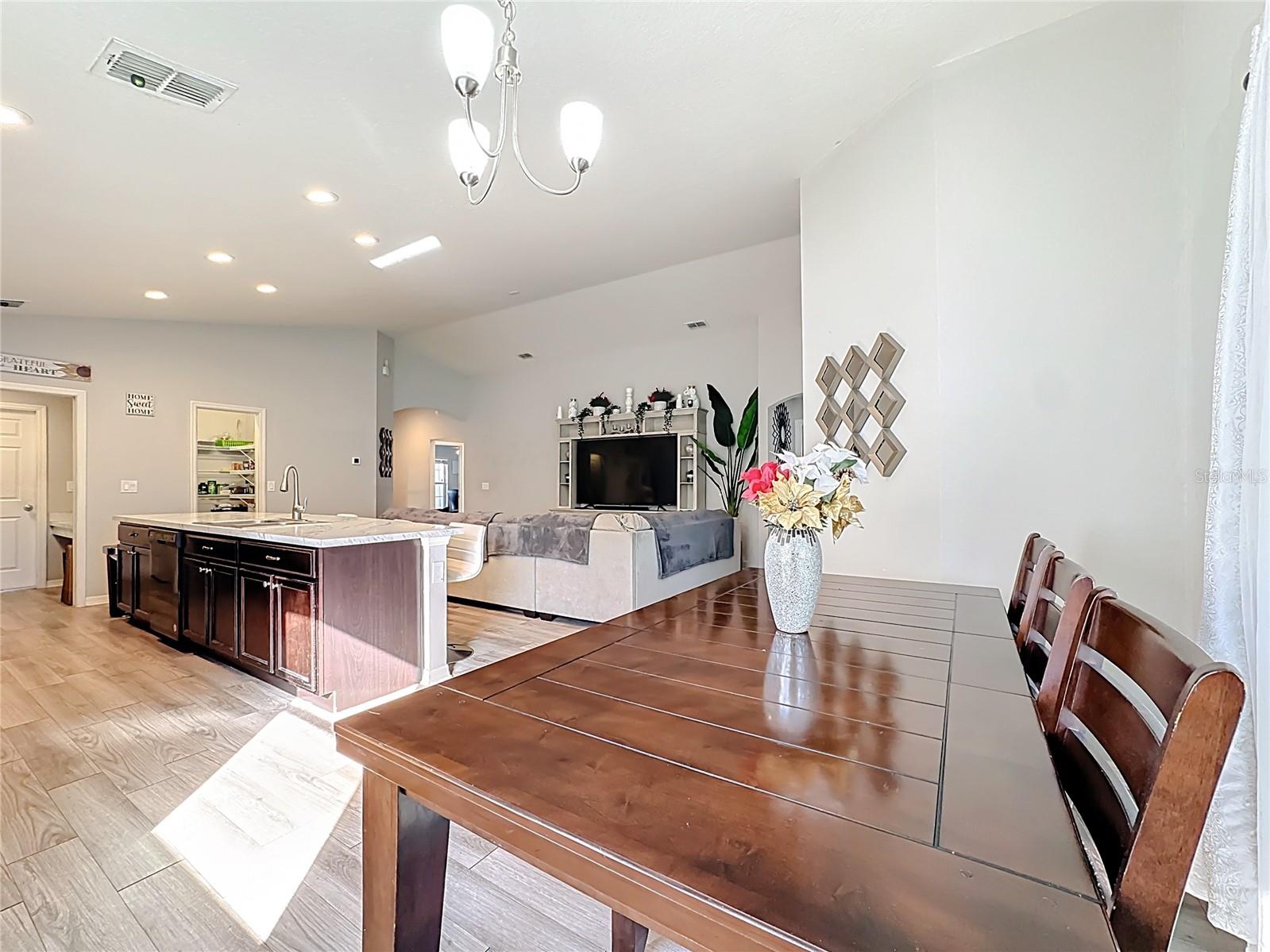 Image 10 of 63 For 389 St Georges Circle