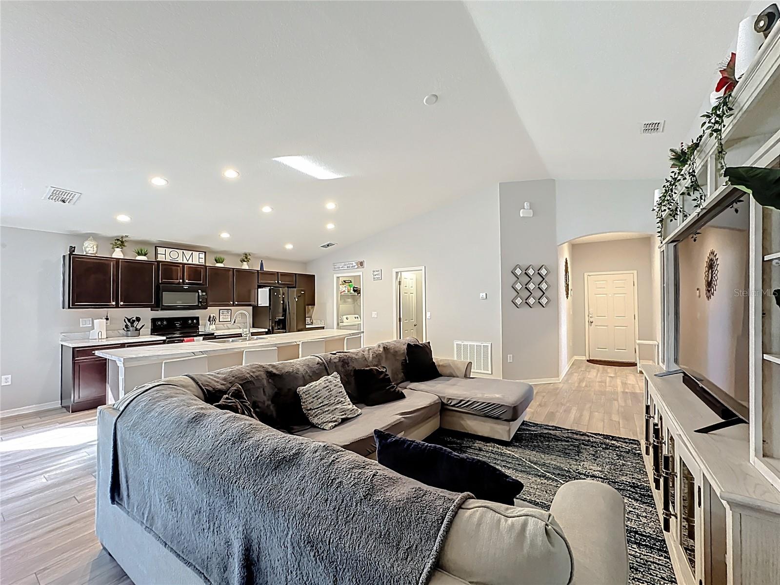 Image 27 of 63 For 389 St Georges Circle