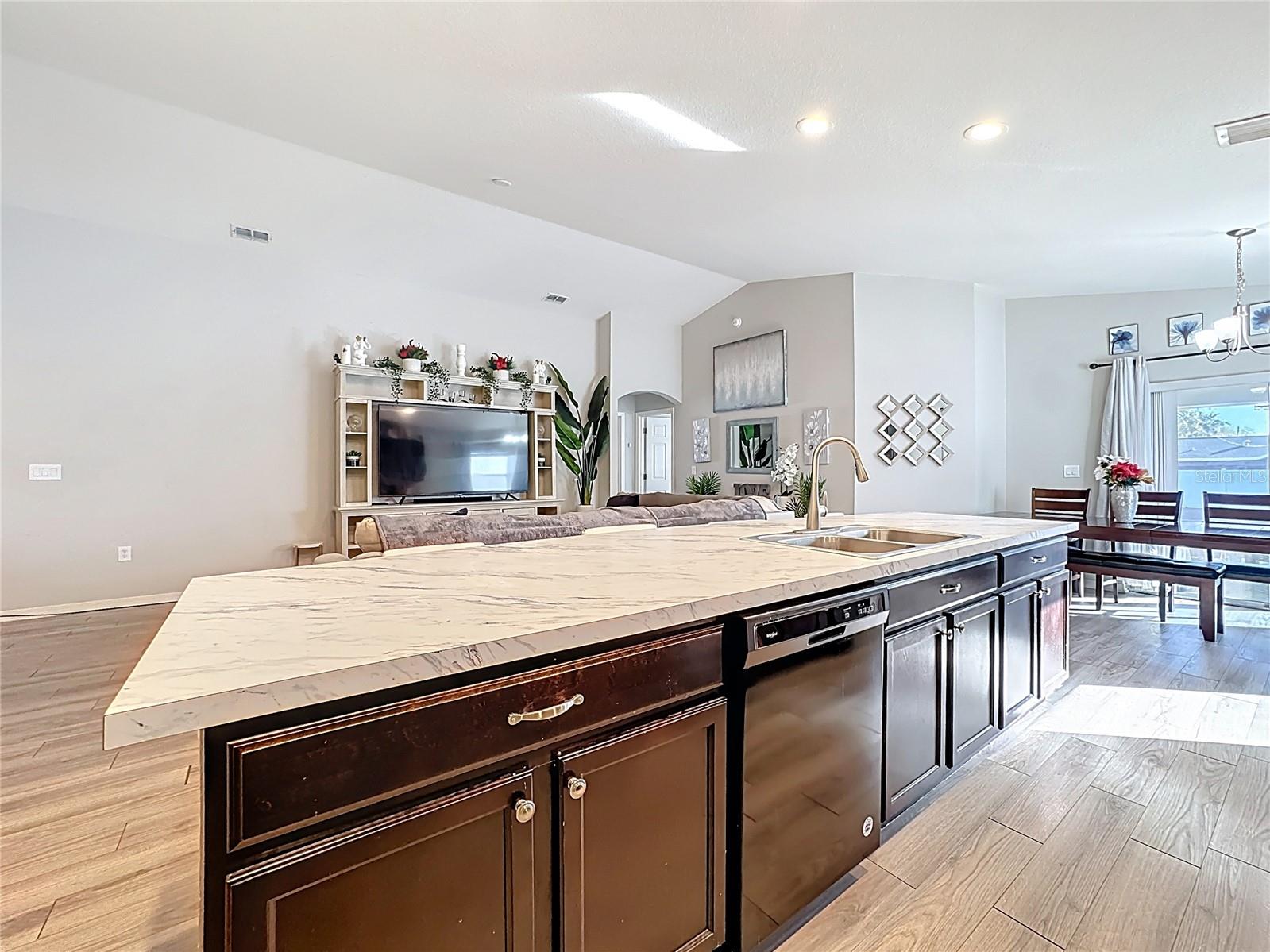 Image 32 of 63 For 389 St Georges Circle