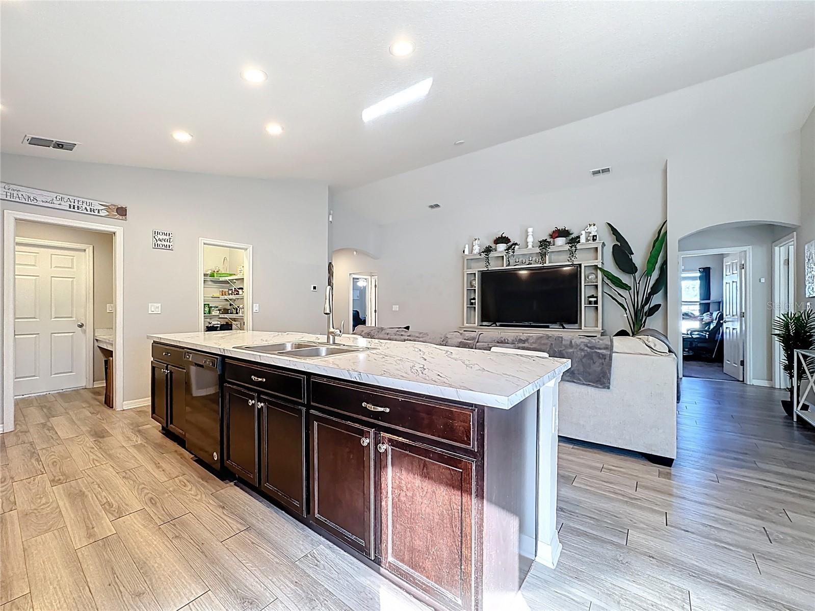 Image 34 of 63 For 389 St Georges Circle