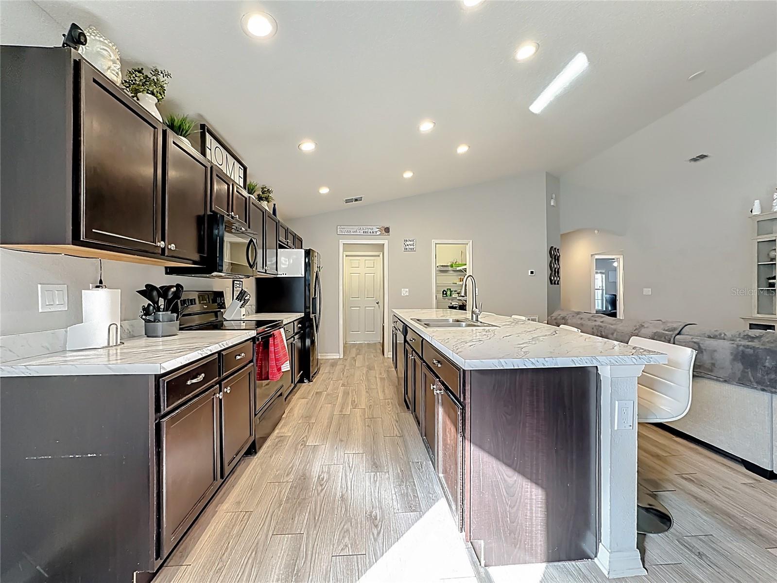 Image 8 of 63 For 389 St Georges Circle