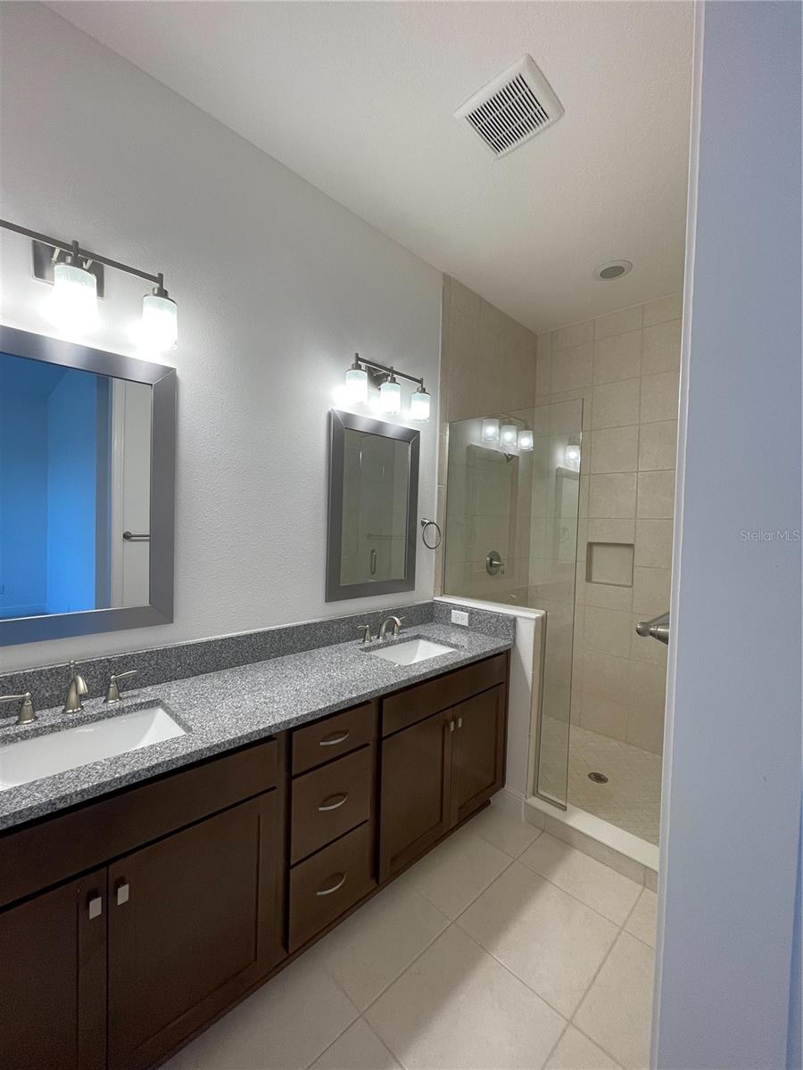 Image 12 of 27 For 10090 Sunnifa Alley