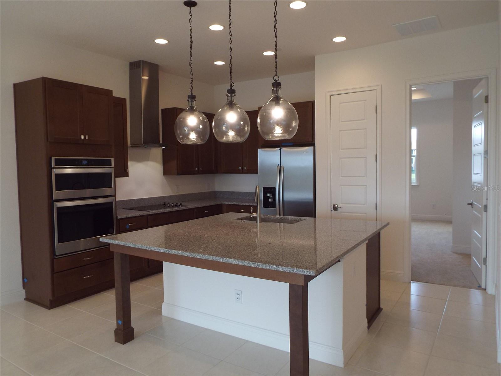 Image 3 of 27 For 10090 Sunnifa Alley