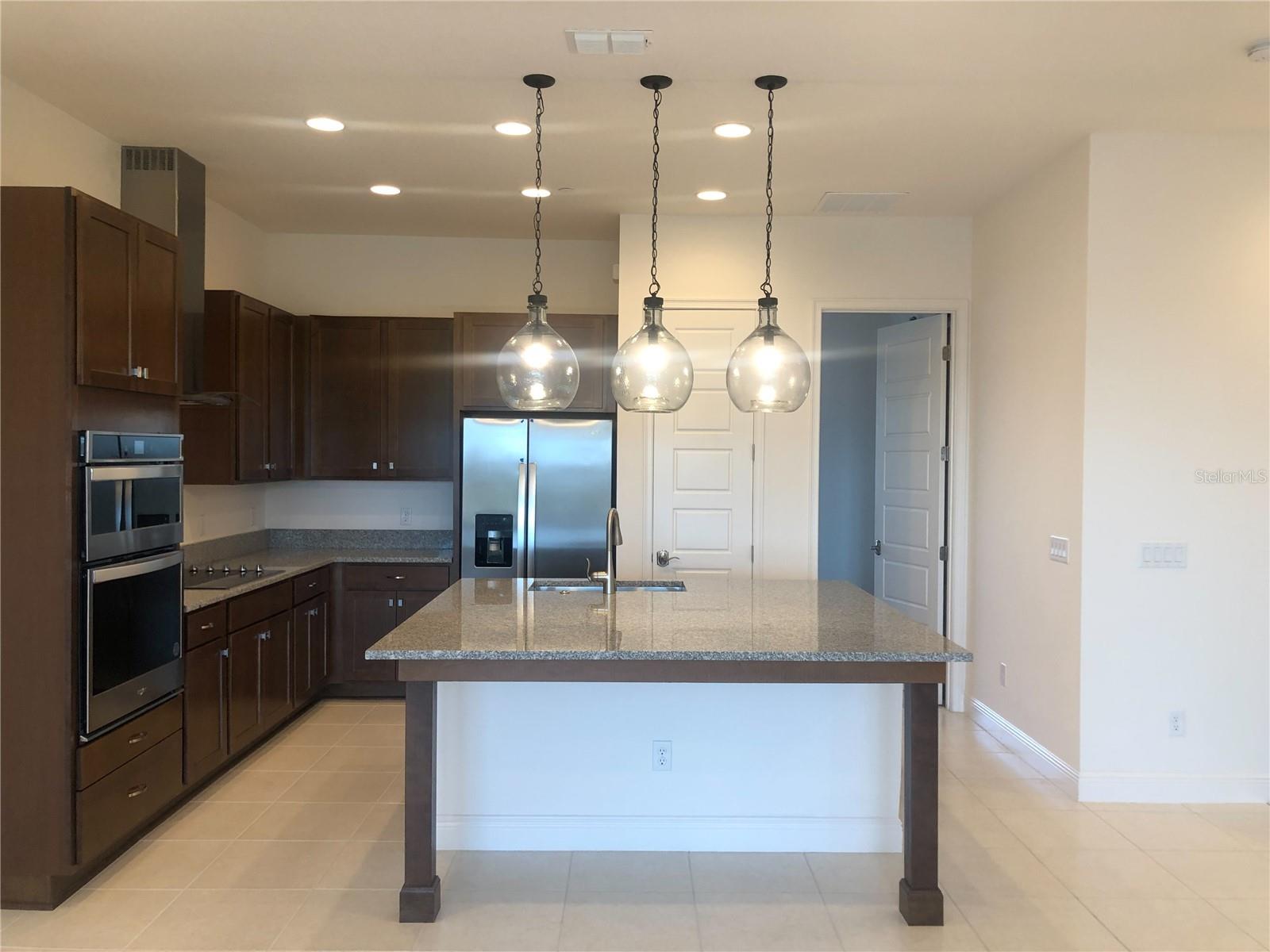 Image 4 of 27 For 10090 Sunnifa Alley