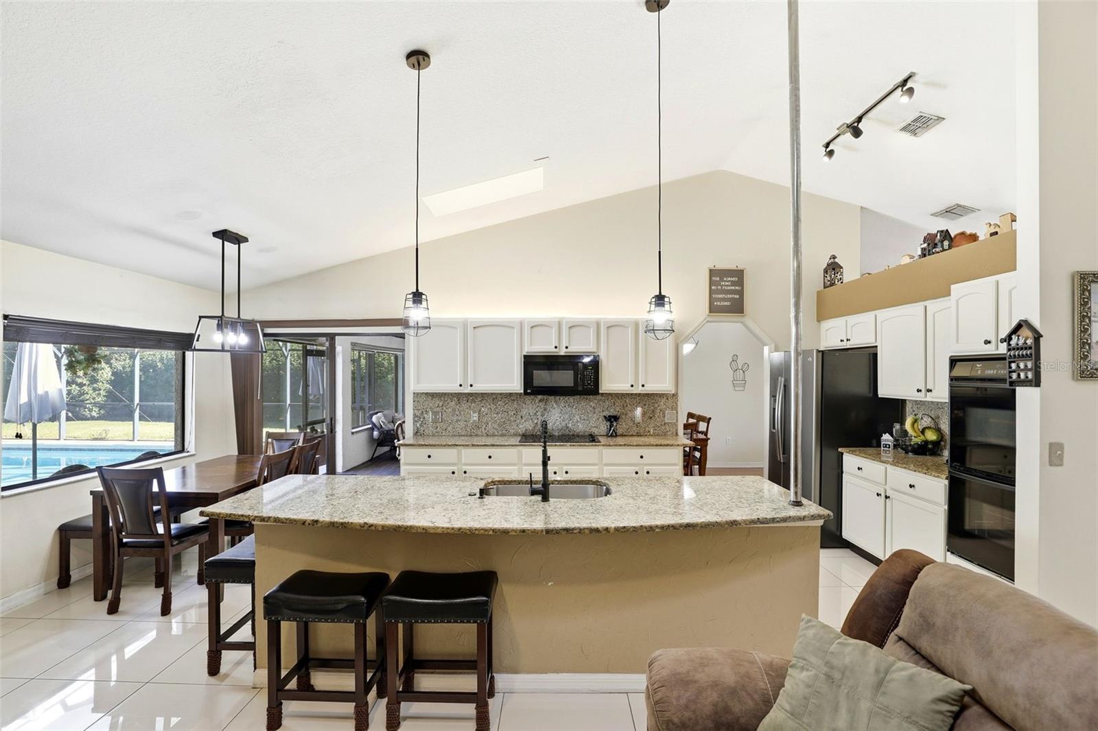 Image 21 of 36 For 2350 Sweetwater Boulevard