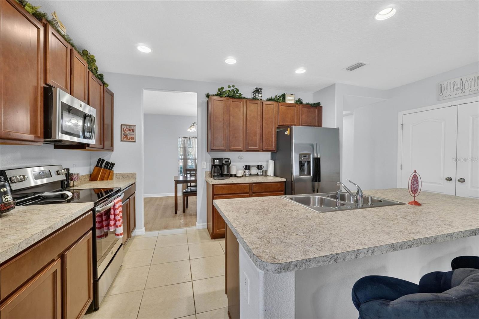 Image 16 of 55 For 983 Benjamin Trail