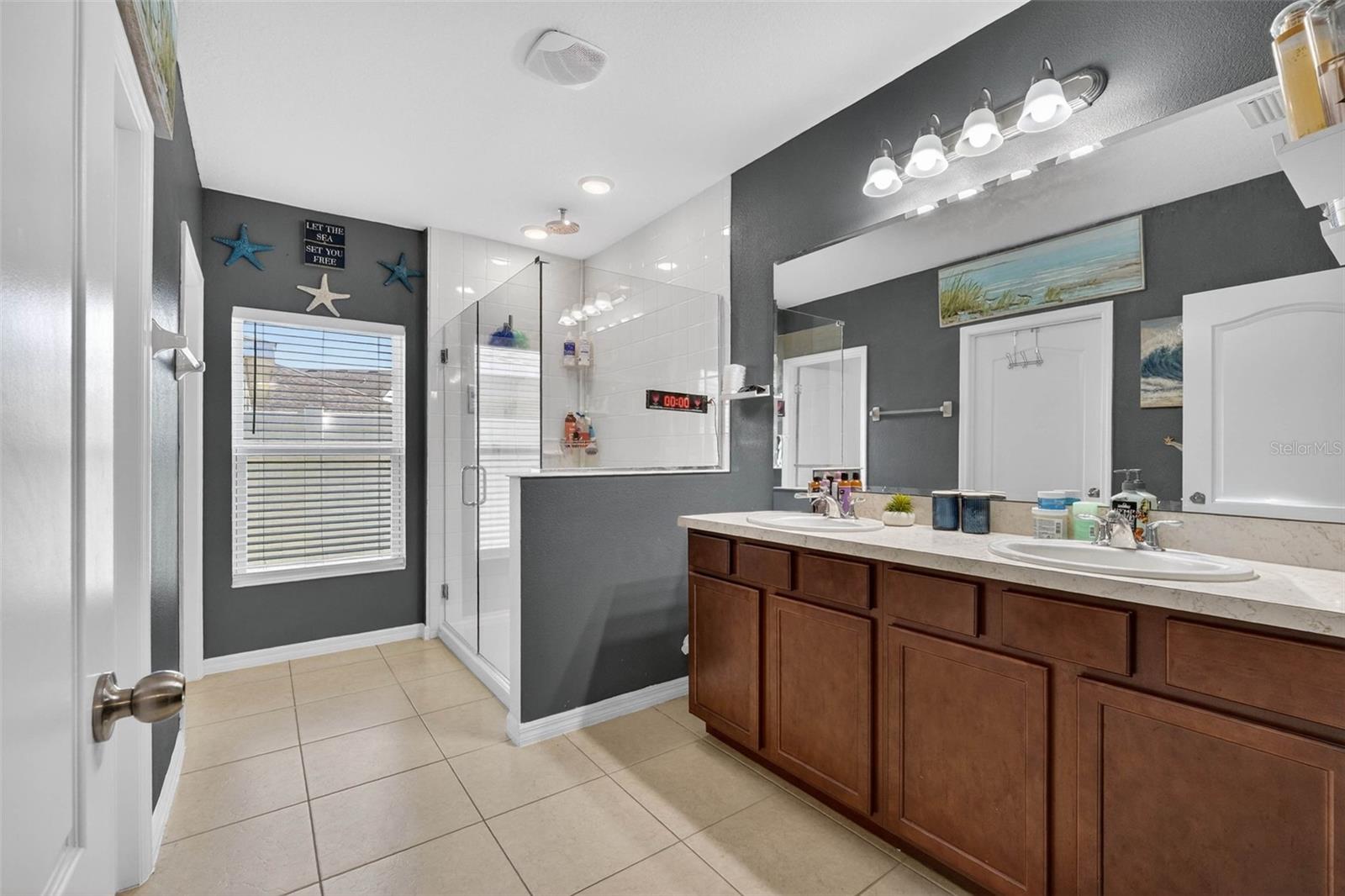 Image 27 of 55 For 983 Benjamin Trail