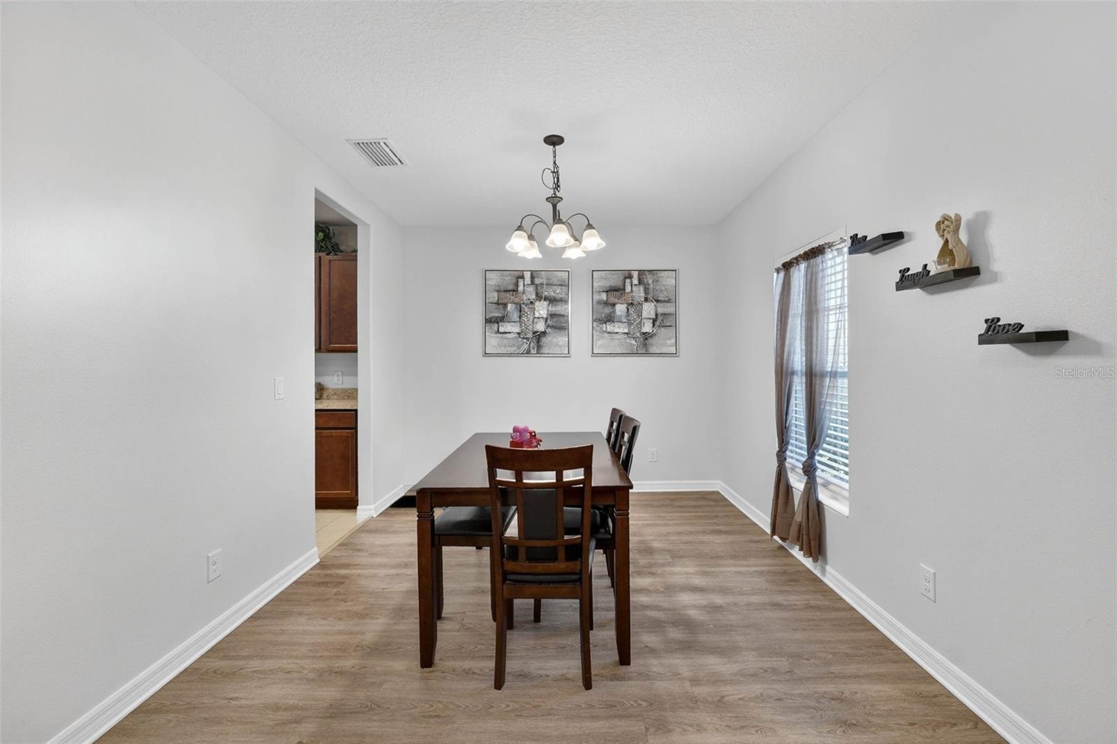 Image 6 of 55 For 983 Benjamin Trail