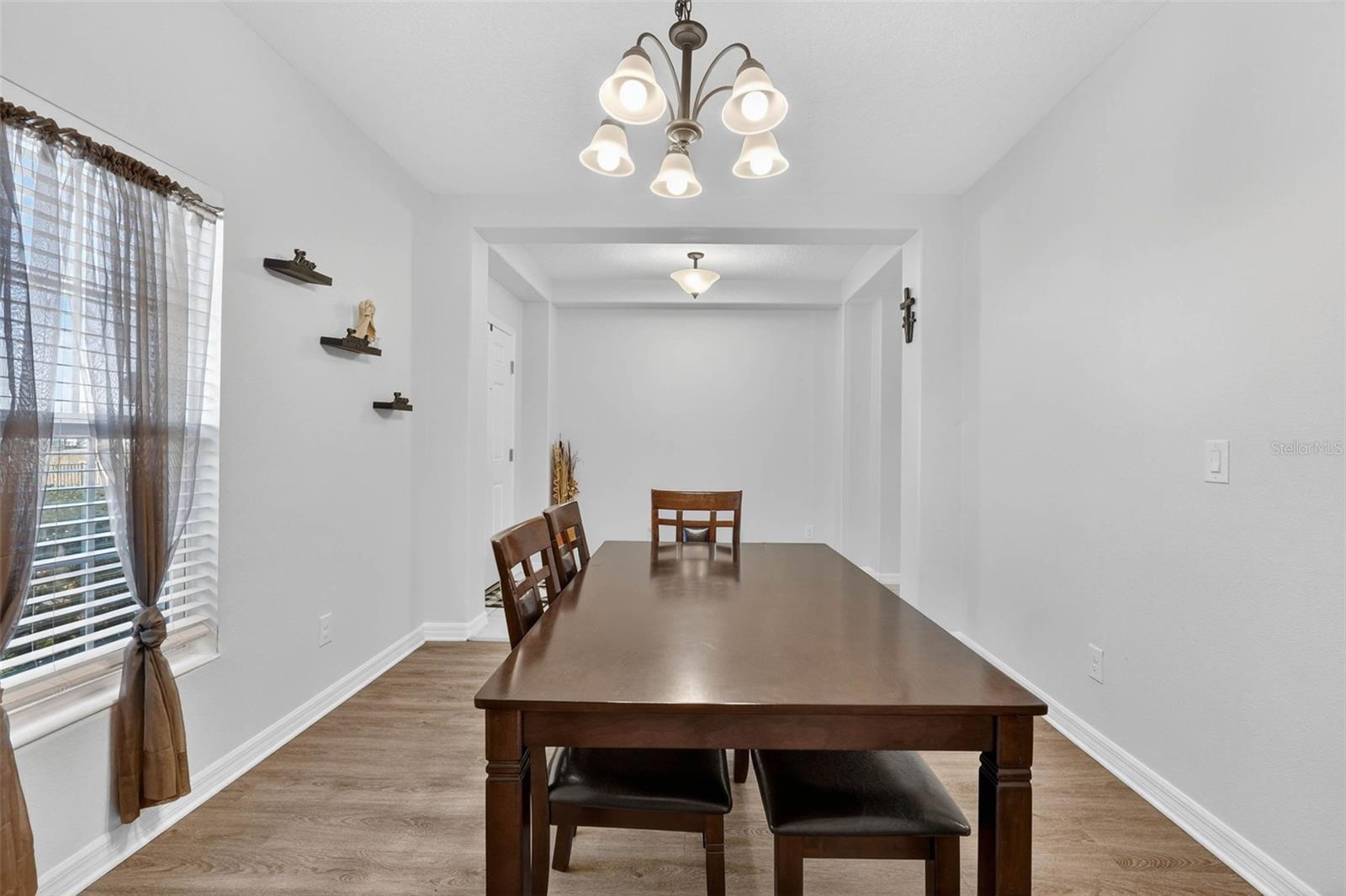 Image 7 of 55 For 983 Benjamin Trail