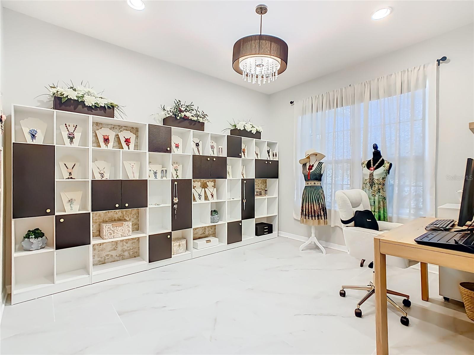 Image 18 of 86 For 790 Carmel Lane