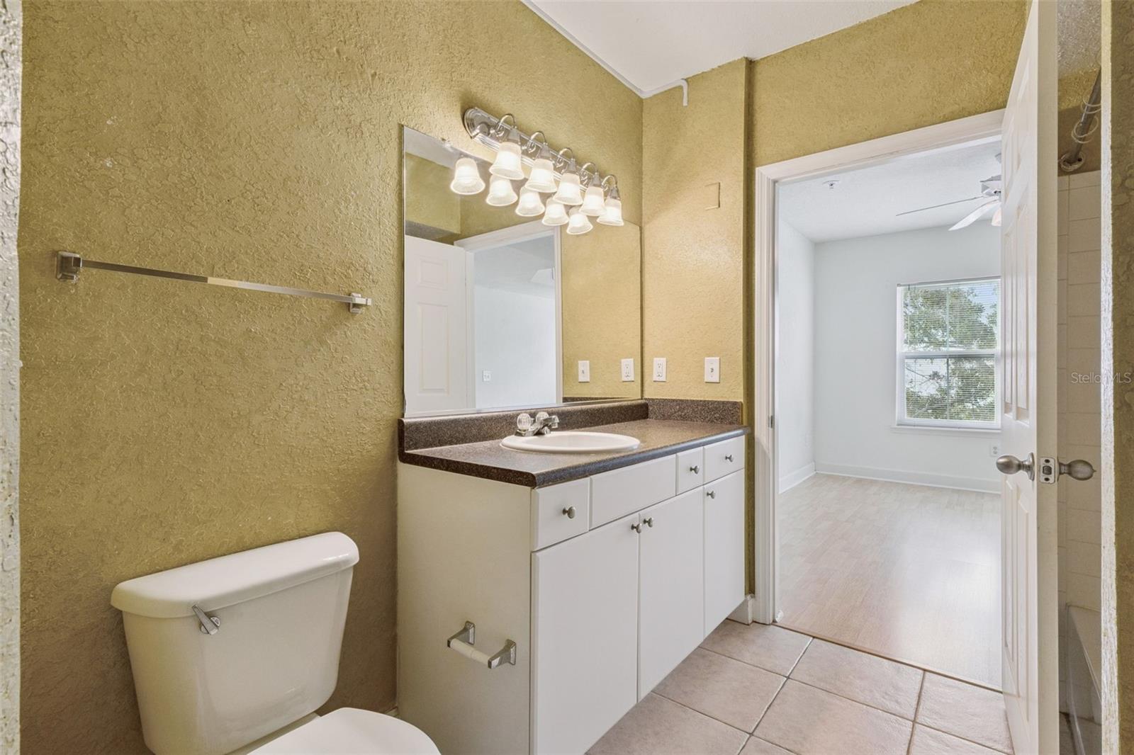 Image 19 of 39 For 202 South Street 4049