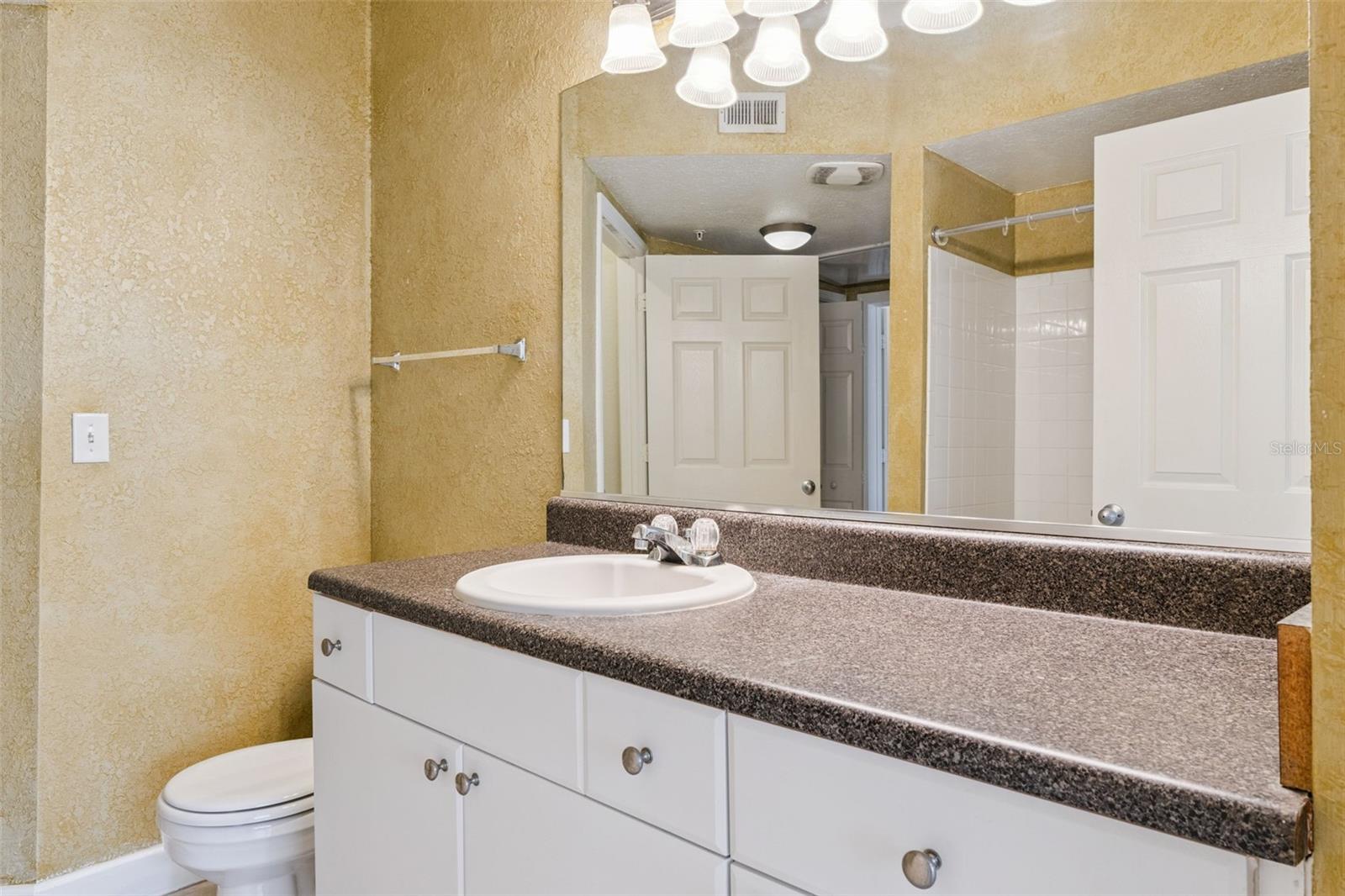 Image 20 of 39 For 202 South Street 4049