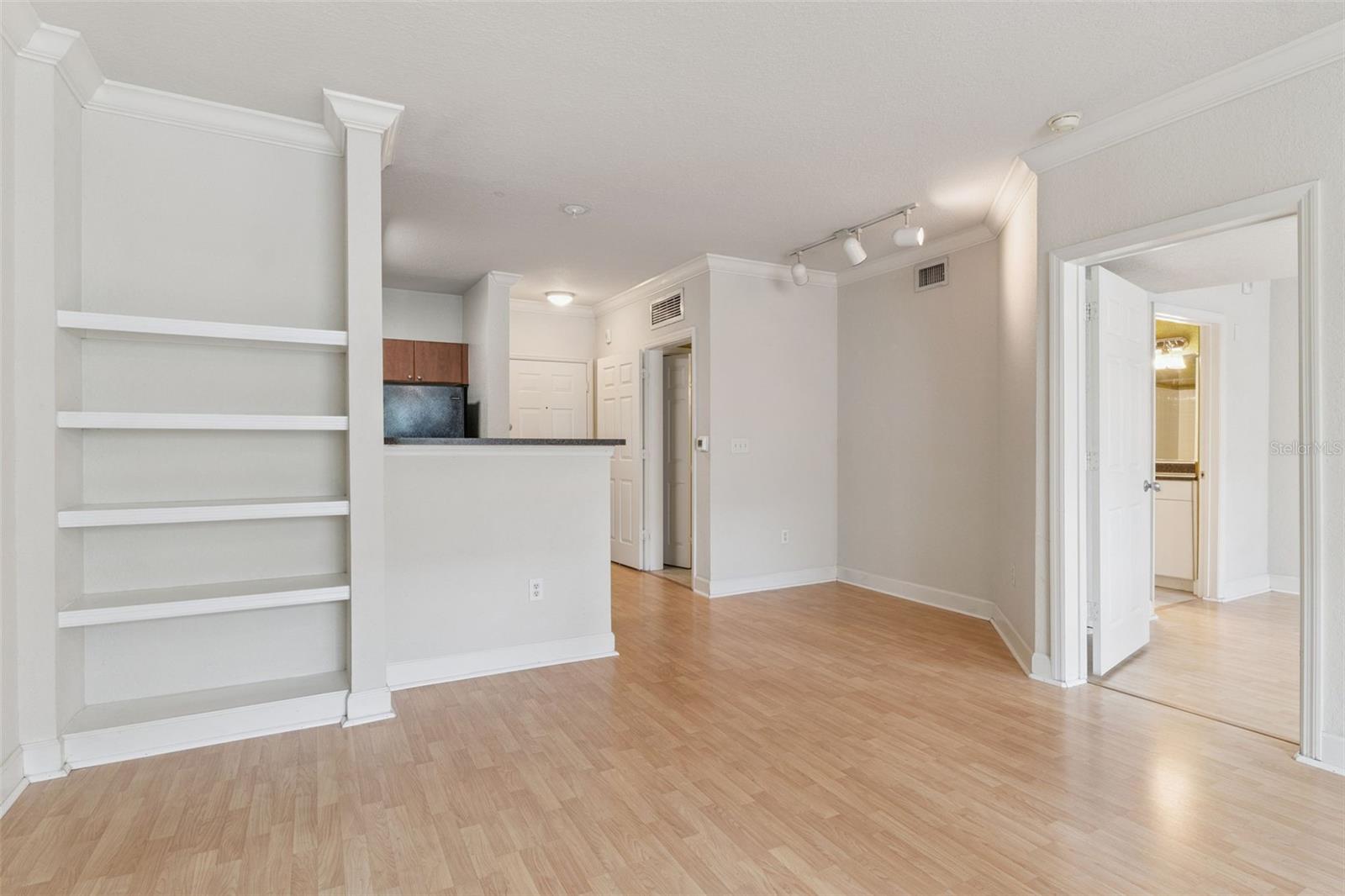 Image 5 of 39 For 202 South Street 4049