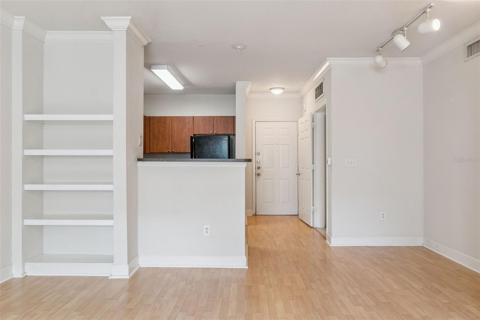 Image 6 of 39 For 202 South Street 4049