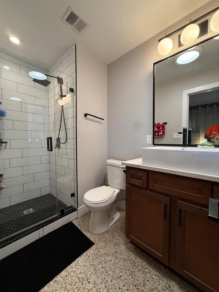 Image 14 of 18 For 402 Doolittle Street