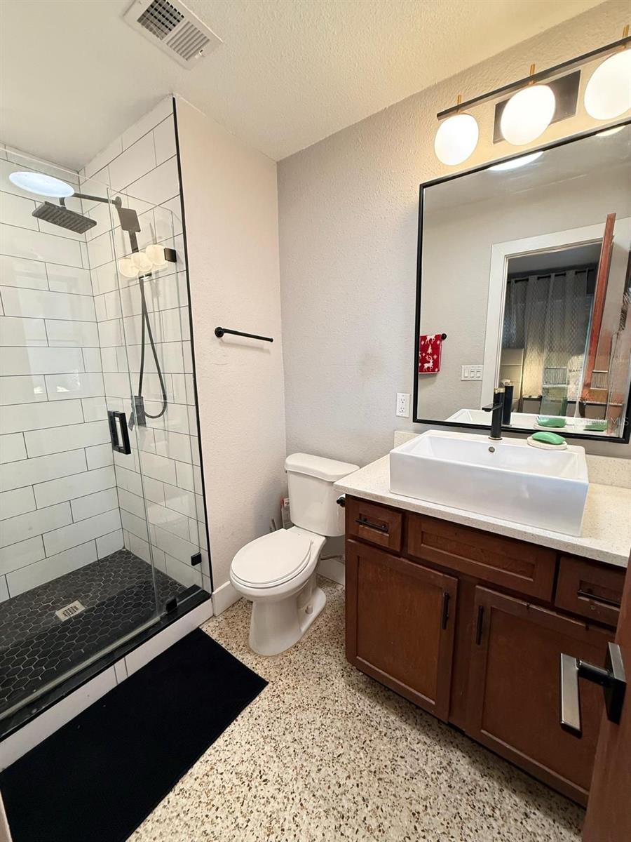 Image 16 of 18 For 402 Doolittle Street