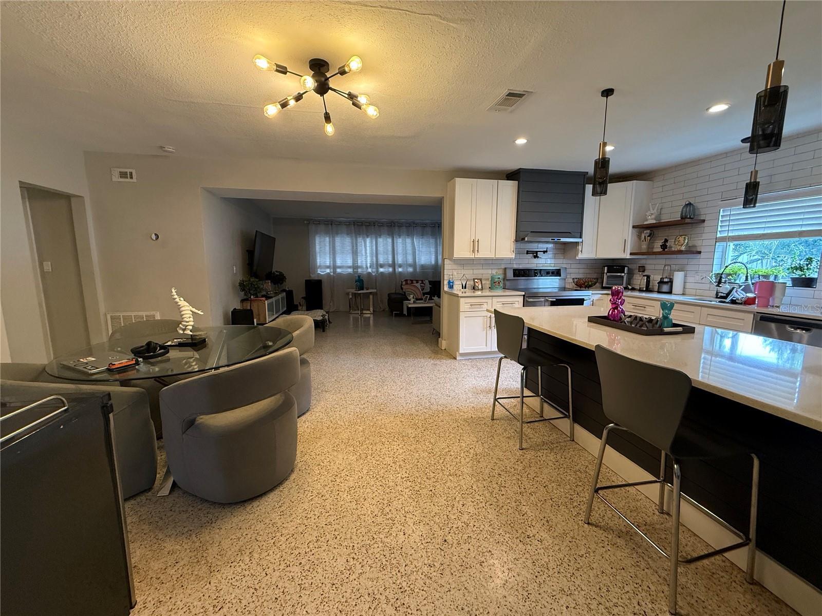 Image 3 of 18 For 402 Doolittle Street