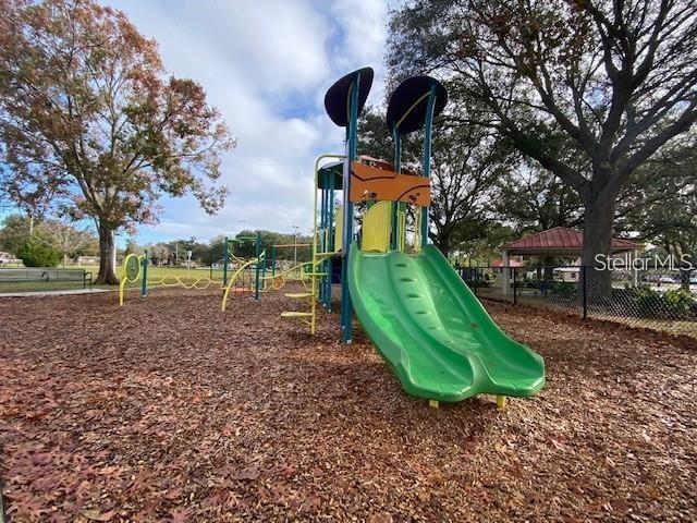 Image 24 of 29 For 907 Columbia Street