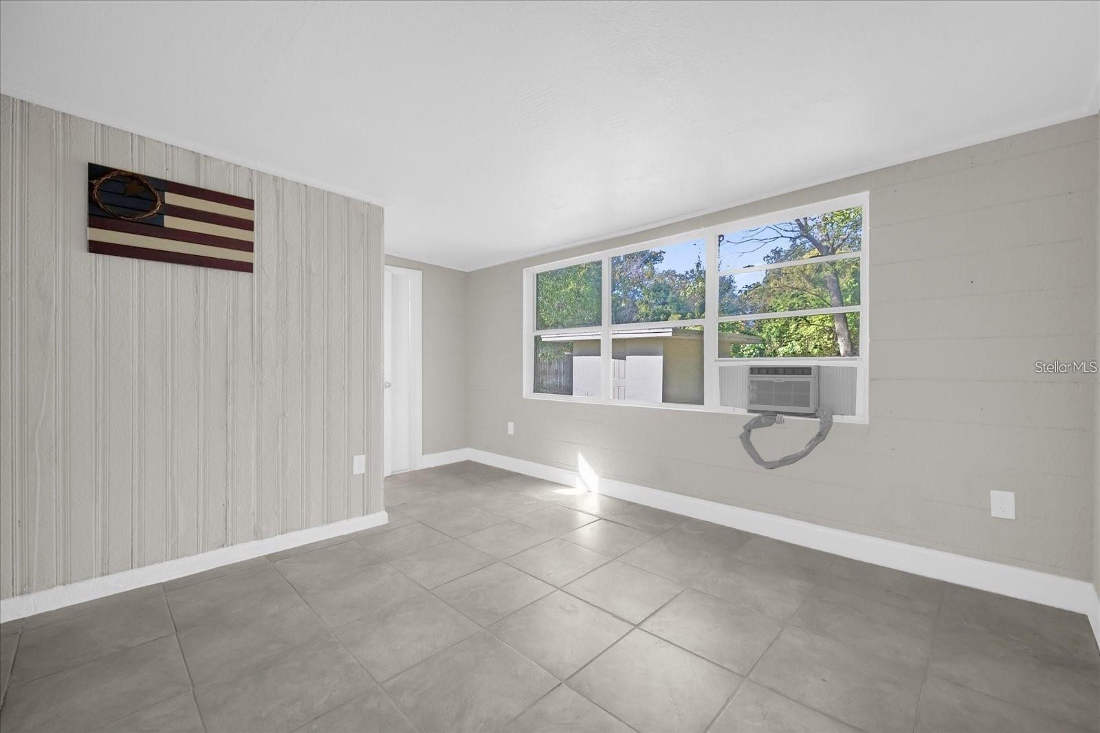 Image 5 of 29 For 907 Columbia Street