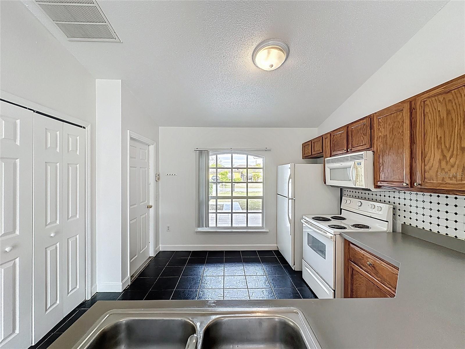 Image 14 of 42 For 659 Caribou Ct