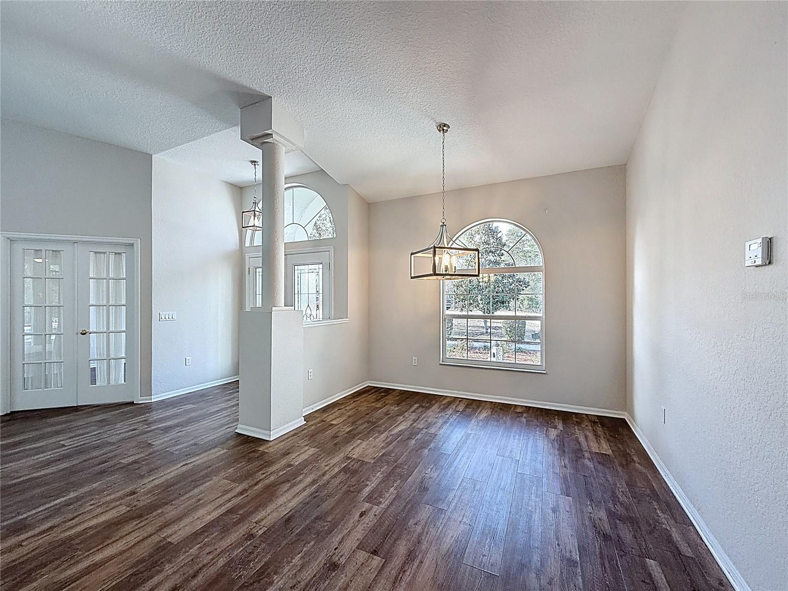 Image 13 of 38 For 10 Zinnias Court