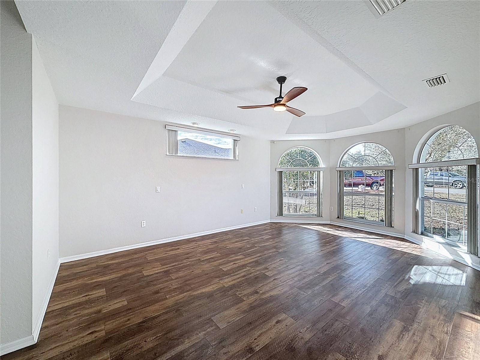 Image 16 of 38 For 10 Zinnias Court