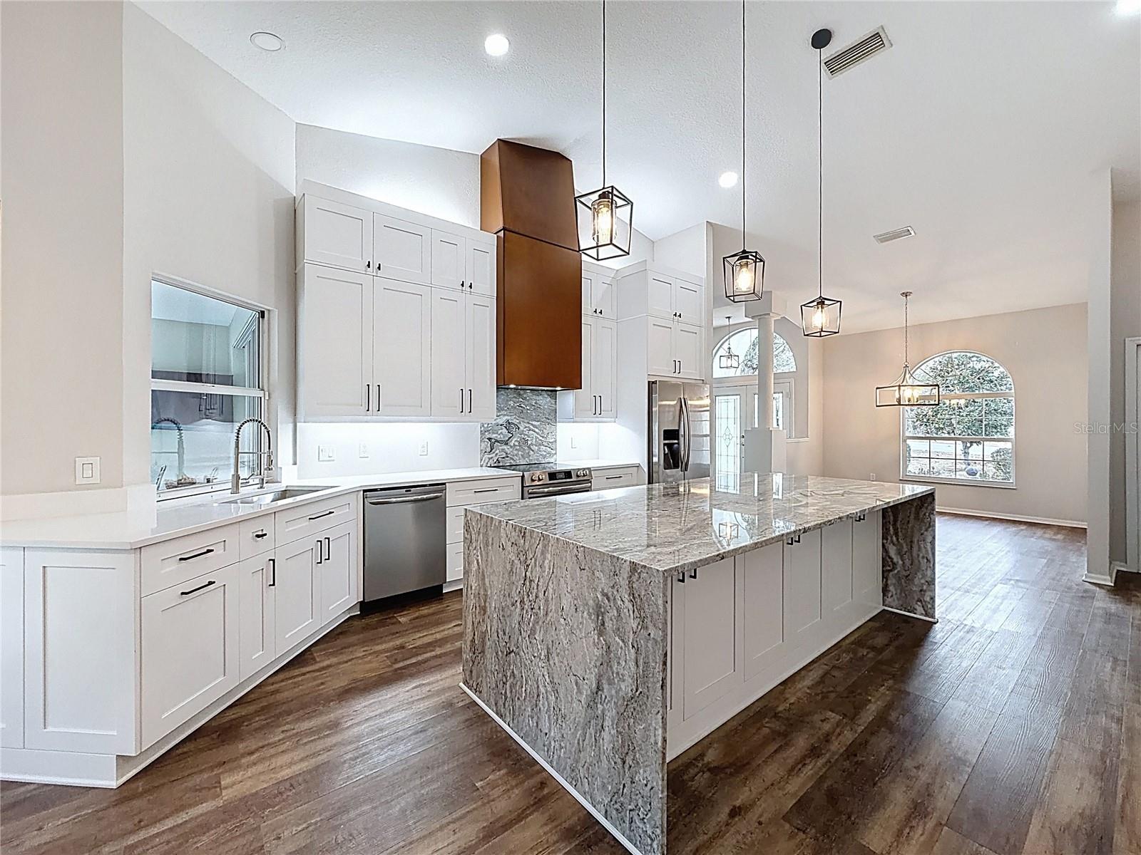 Image 5 of 38 For 10 Zinnias Court