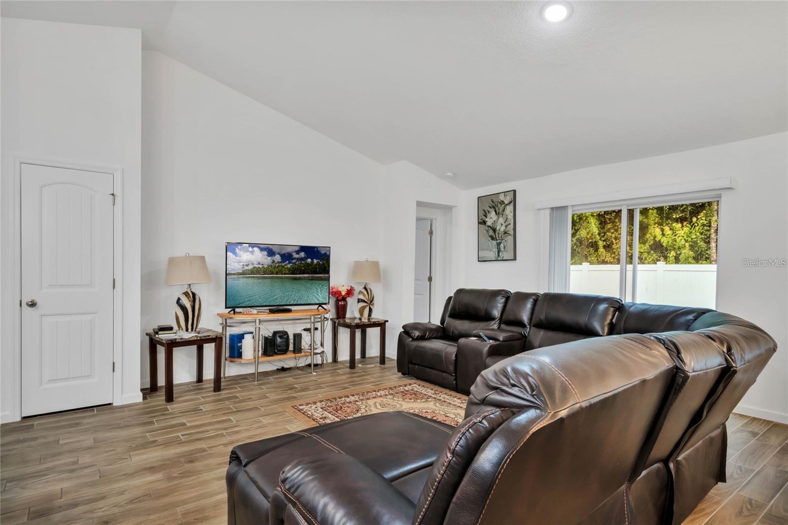 Image 2 of 14 For 607 Bear Court