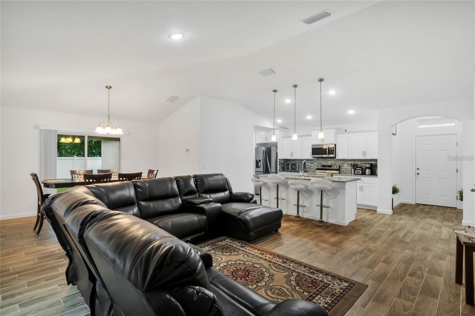 Image 4 of 14 For 607 Bear Court