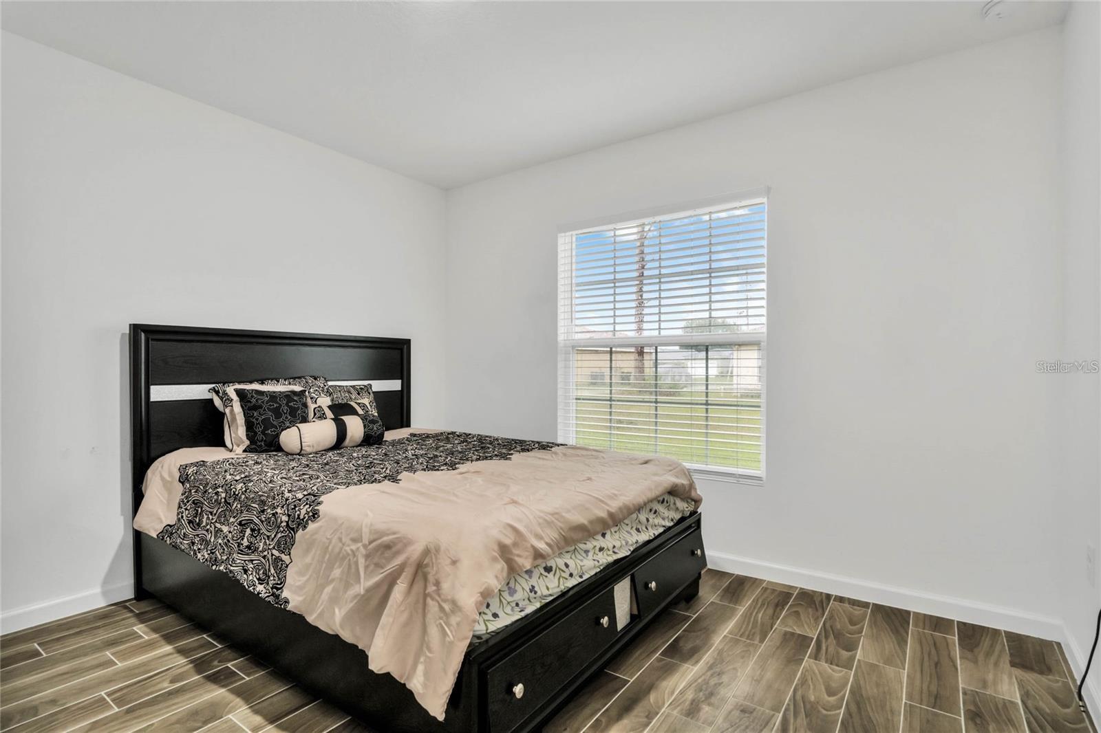 Image 7 of 14 For 607 Bear Court