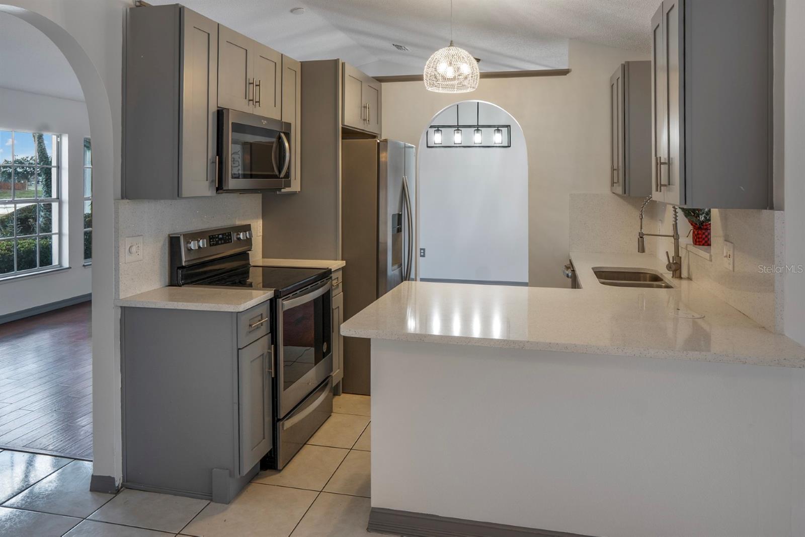 Image 12 of 38 For 2421 Queenswood Circle