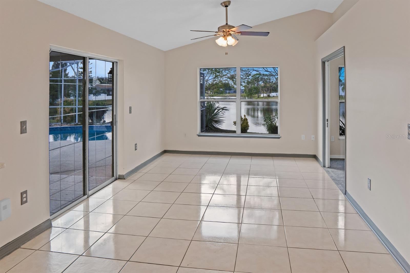 Image 13 of 38 For 2421 Queenswood Circle