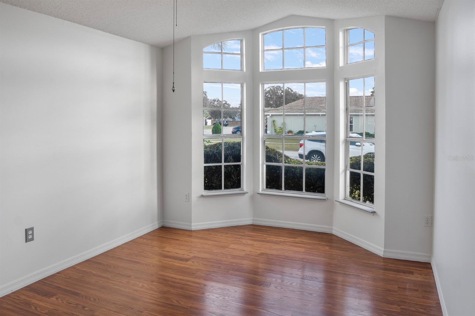 Image 16 of 38 For 2421 Queenswood Circle