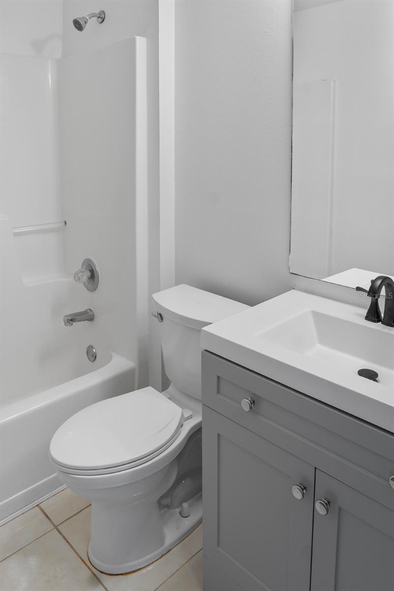 Image 23 of 38 For 2421 Queenswood Circle