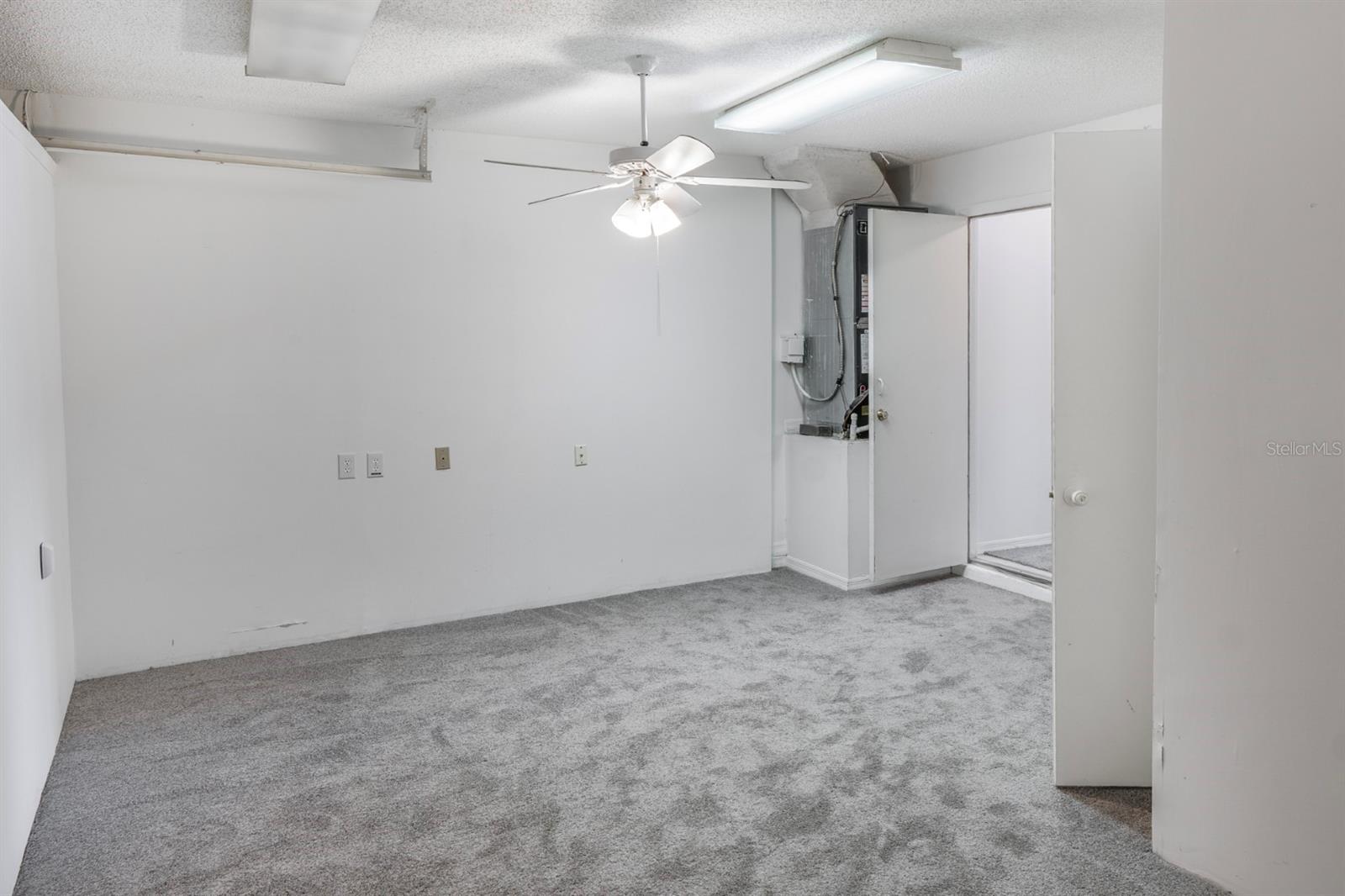 Image 25 of 38 For 2421 Queenswood Circle