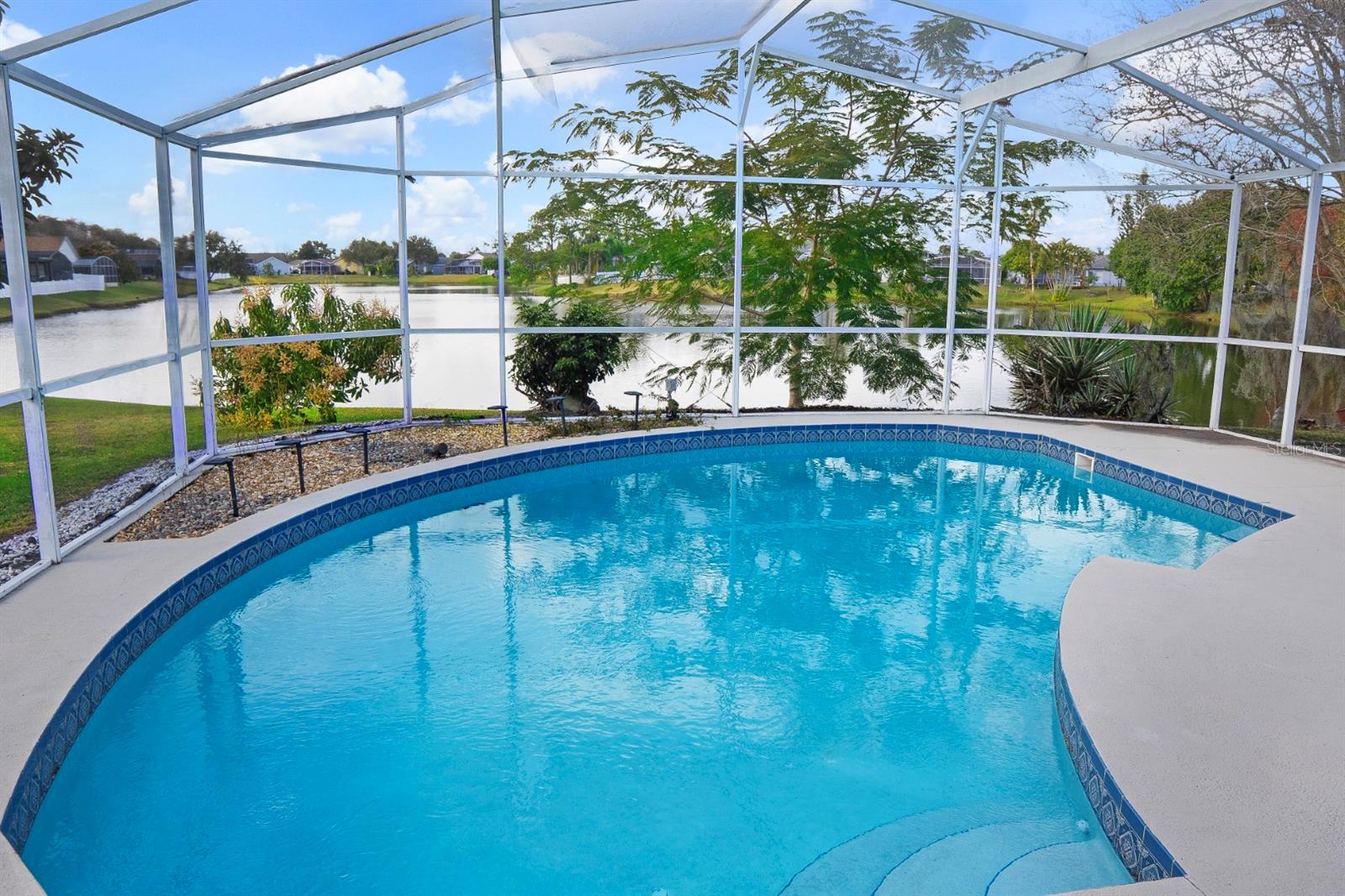 Image 27 of 38 For 2421 Queenswood Circle