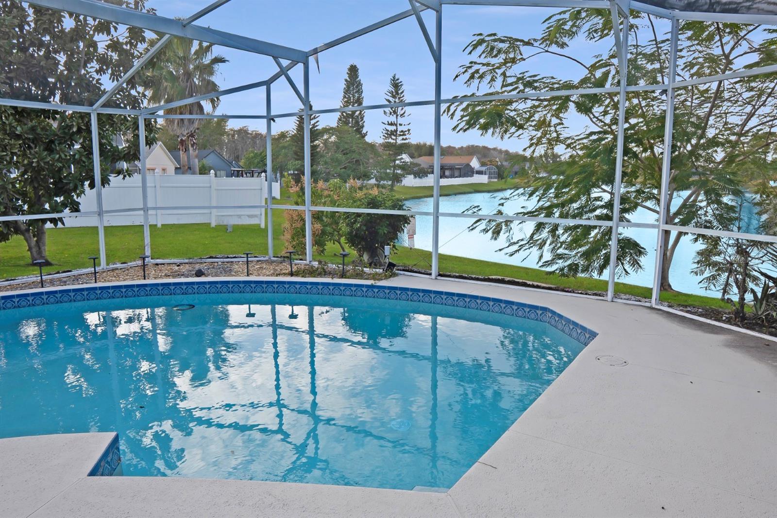 Image 28 of 38 For 2421 Queenswood Circle