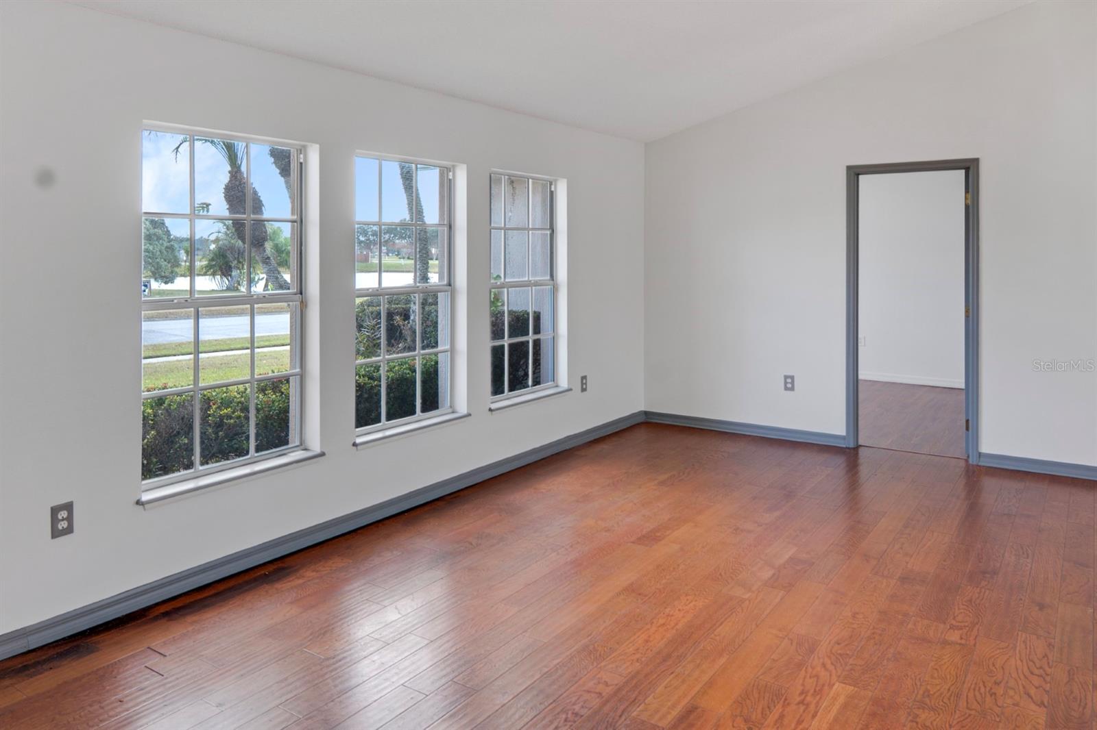 Image 6 of 38 For 2421 Queenswood Circle