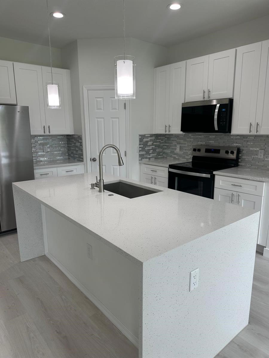 Image 11 of 26 For 691 San Filippo Drive Se