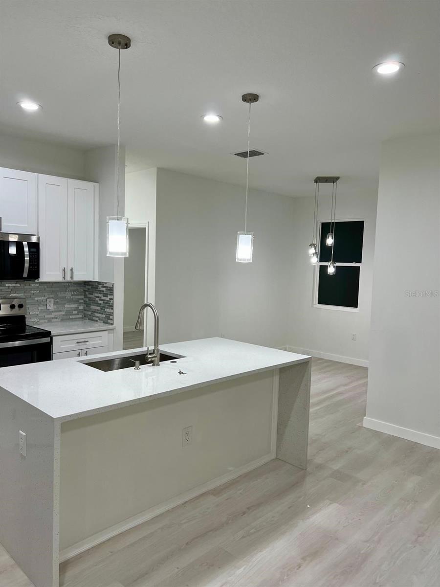 Image 12 of 26 For 691 San Filippo Drive Se