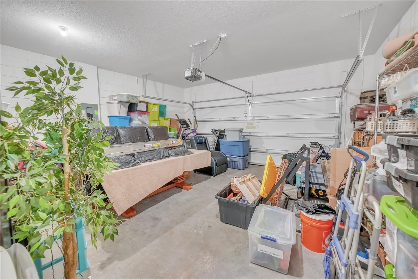 Image 22 of 43 For 289 Siesta Vista Court