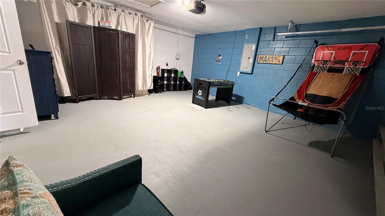 Image 20 of 37 For 605 Rochester Loop