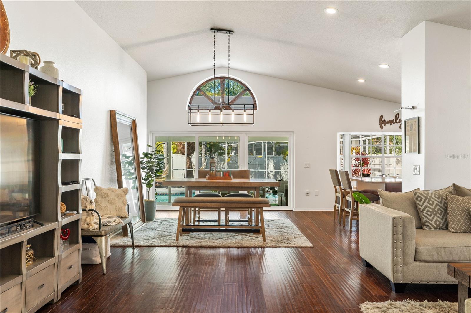 Image 12 of 64 For 5806 Cay Cove Court