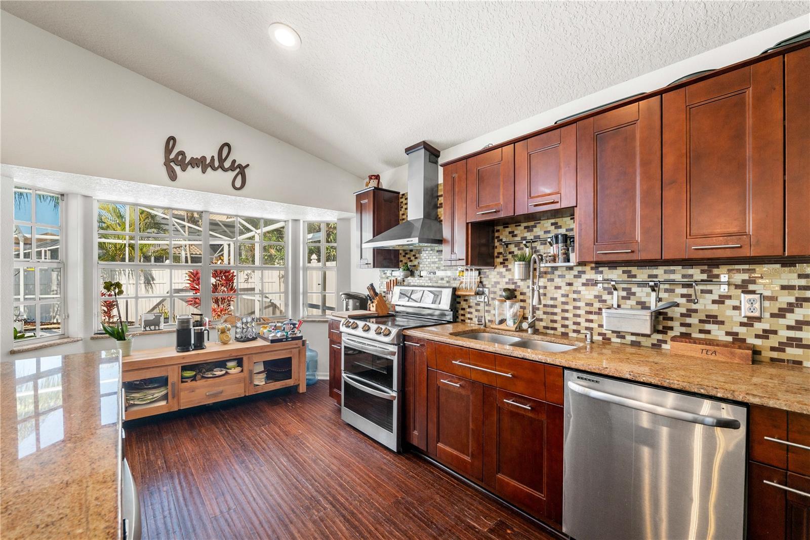 Image 16 of 64 For 5806 Cay Cove Court