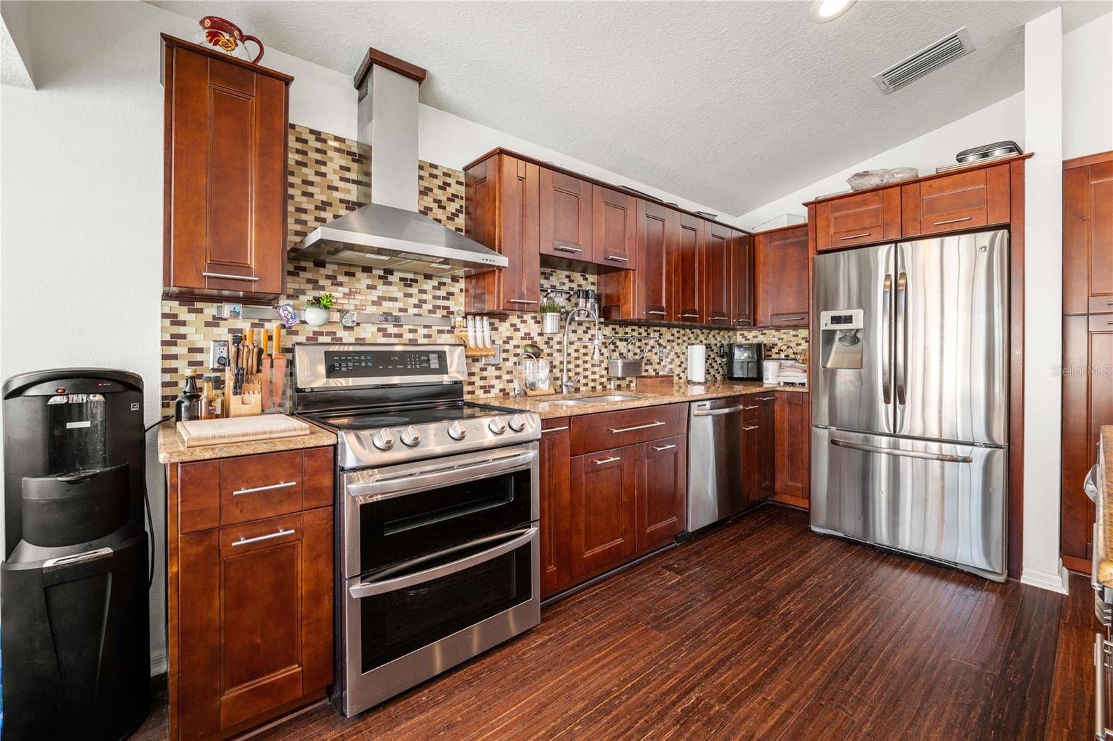 Image 19 of 64 For 5806 Cay Cove Court