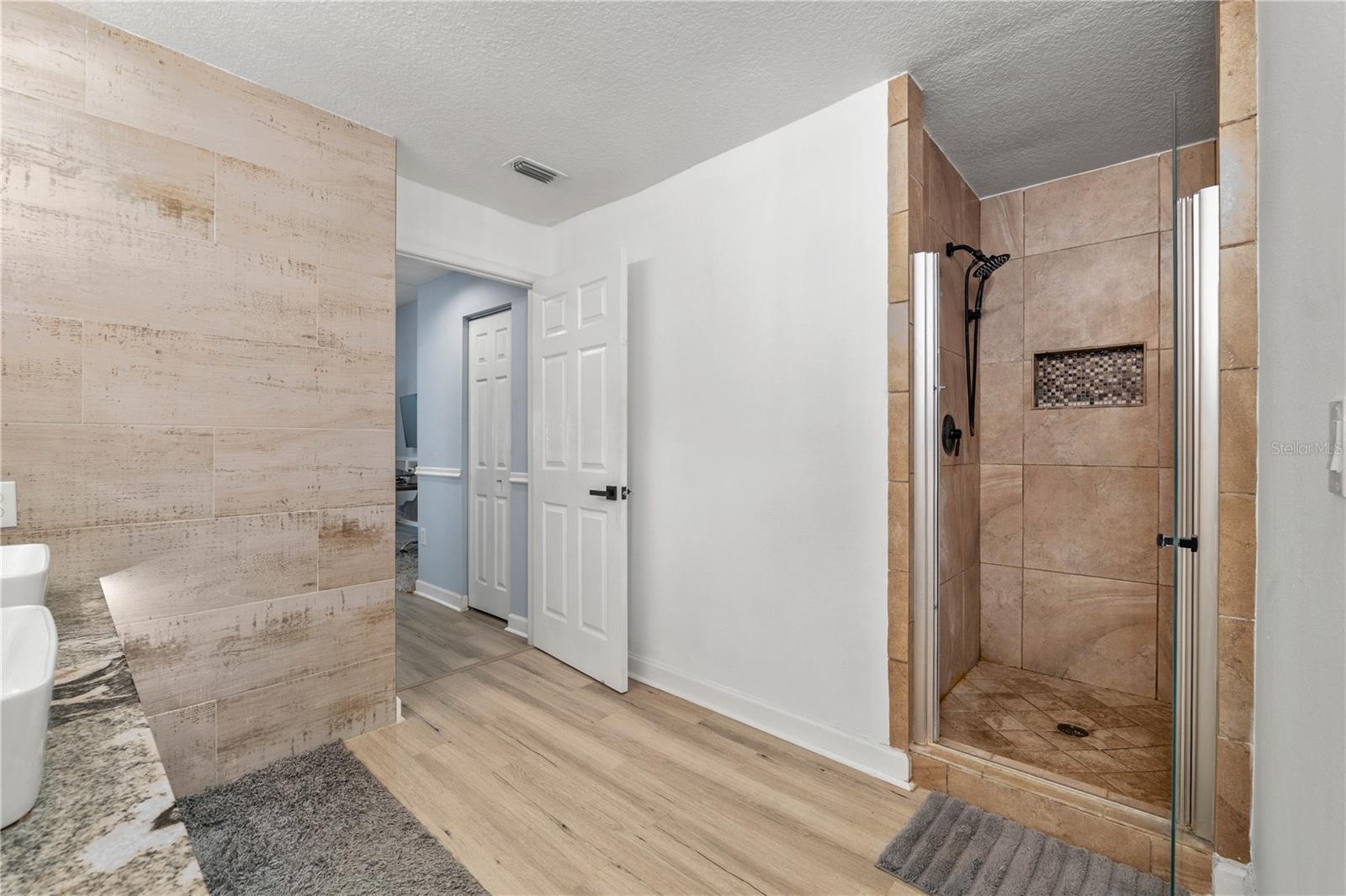 Image 27 of 64 For 5806 Cay Cove Court