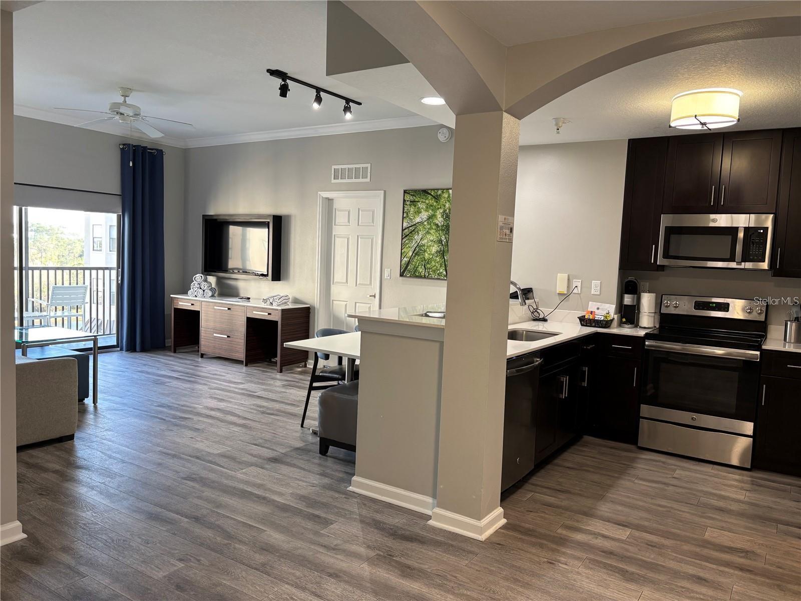 Image 5 of 41 For 14501 Grove Resort Avenue 1503